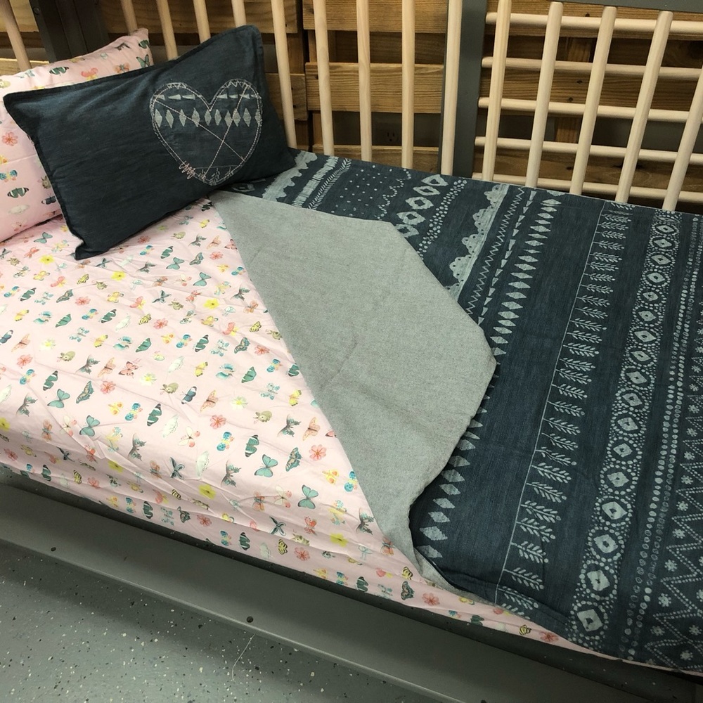 Baby crib bedding kit